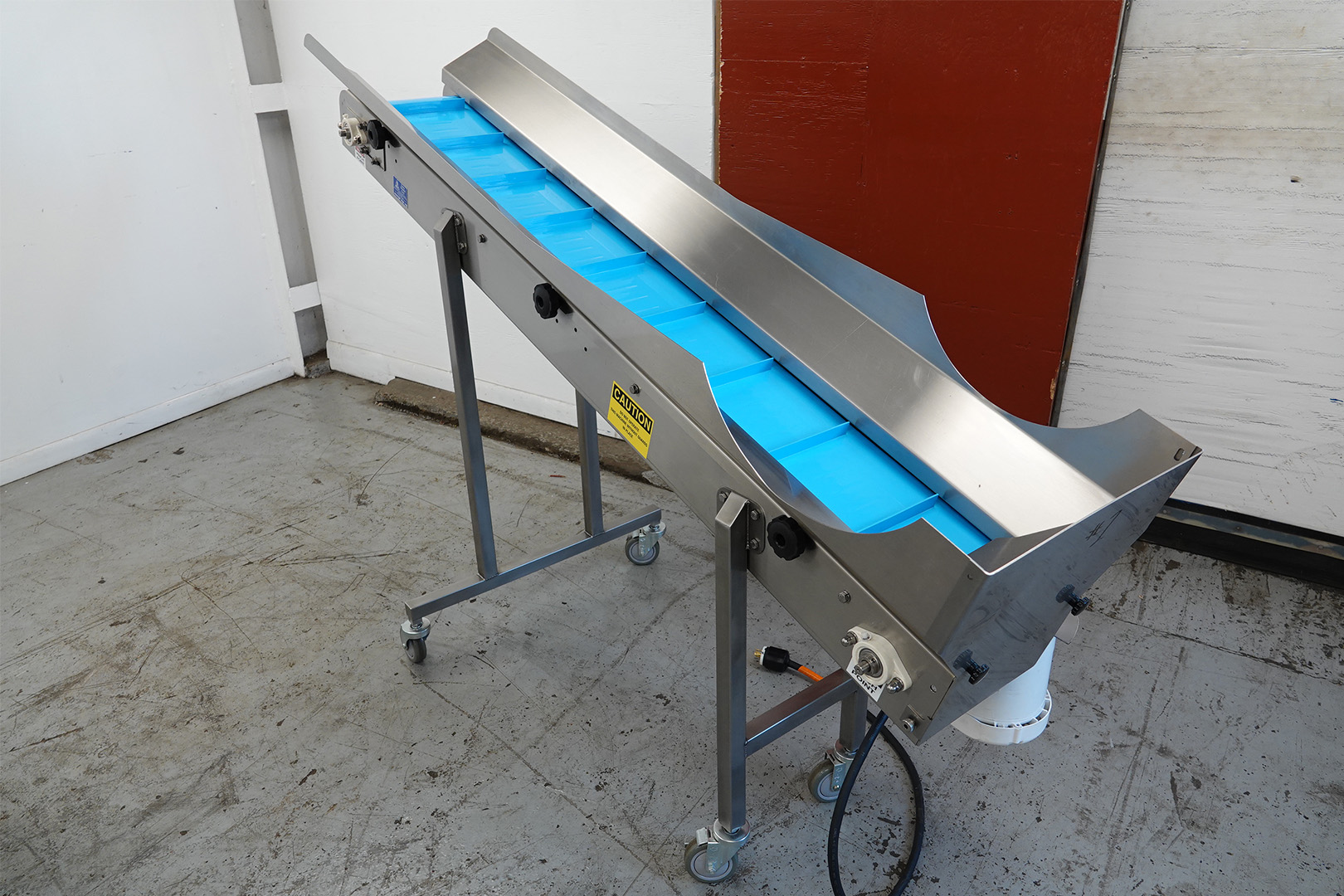 Optional Flighted Outfeed Conveyor